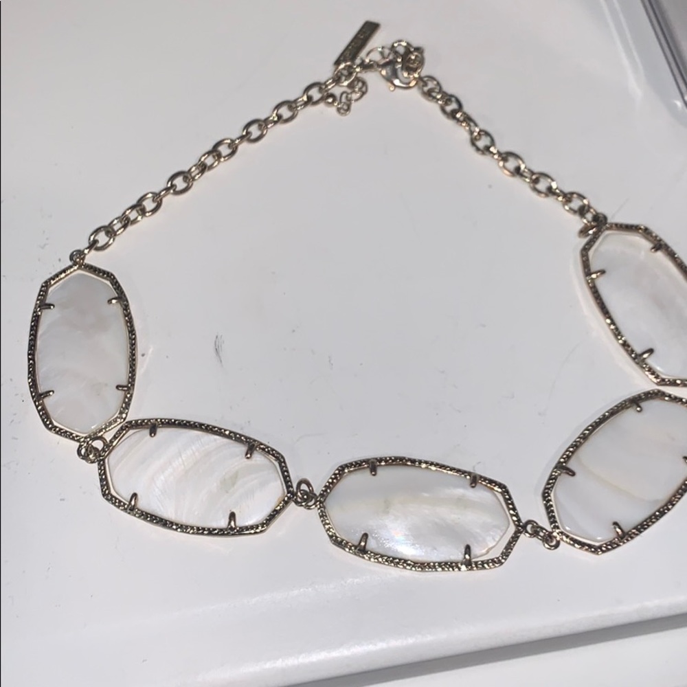 White/pearl Kendra Scott classic necklace